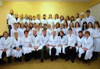 Сотрудники кафедры фармацевтической химии и фармакогнозии (нижний ряд) со студентами фармацевтического факультета (2008 год).