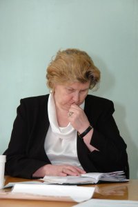 Декан фармацевтического факультета, д.фарм.н, профессор С.В. Кононова. В раздумьях. Крепких. (2008 год).